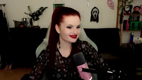 dellacrush_ online show from December 14, 5:07 pm