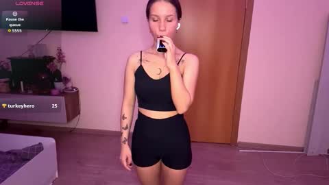 delphineframpton online show from October 16, 6:36 am