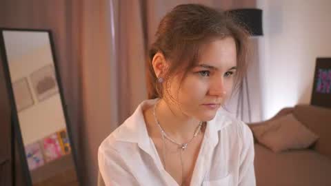 Hi my name is Sari nice to see you in my Room online show from July 3, 4:19 am