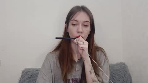 Snapshot of demiamour chatting on October 31, 4:24 am Demi. not your babybabebb and other shit online show from October 31, 4:24 am