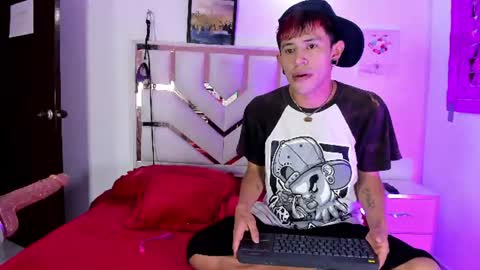 Snapshot of demian_salvatoire chatting on August 10, 4:38 am Demian and Salvatoire online show from August 10, 4:38 am