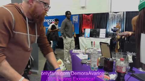 Snapshot of demora_avarice chatting on December 8, 1:35 am demora_avarice online show from December 8, 1:35 am