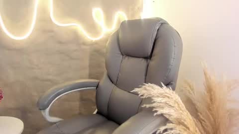 demy_ruiz online show from March 6, 5:35 am