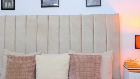 Snapshot of demyrose chatting on December 7, 11:40 am DEMY online show from December 7, 11:40 am