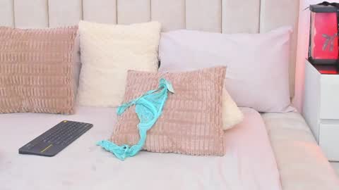 Snapshot of demyrose chatting on January 26, 5:45 am DEMY online show from January 26, 5:45 am