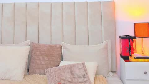 Snapshot of demyrose chatting on February 17, 8:09 am DEMY online show from February 17, 8:09 am