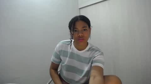 Snapshot of dena_k_ chatting on December 19, 10:24 am Dena k s online show from December 19, 10:24 am