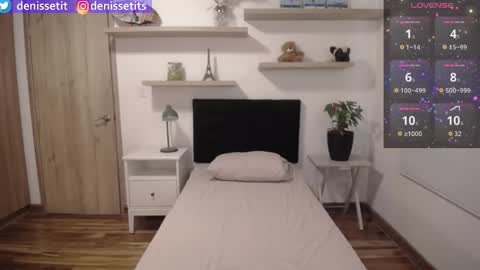 Snapshot of denissetits chatting on October 6, 8:28 pm online show from October 6, 8:28 pm