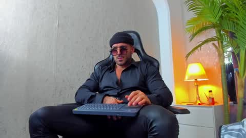 dennis_cox_ online show from January 26, 3:14 pm