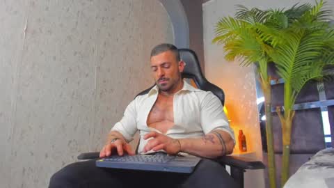 dennis_cox_ online show from February 4, 1:16 pm