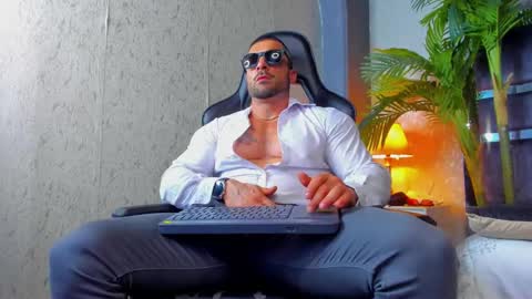 dennis_cox_ online show from February 19, 2:44 pm