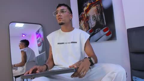 Snapshot of dennis_kinsey chatting on February 18, 8:05 pm Dennis Kinsey online show from February 18, 8:05 pm