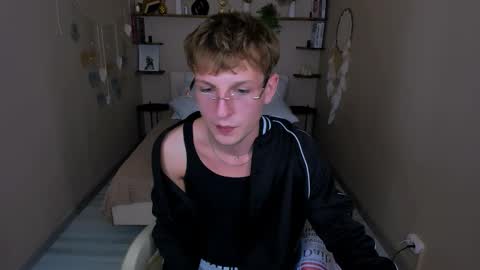 Snapshot of dennis_rodriguez chatting on November 23, 9:03 pm Dennis online show from November 23, 9:03 pm