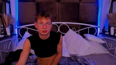 Snapshot of dennis_rodriguez chatting on November 25, 4:40 pm Dennis online show from November 25, 4:40 pm