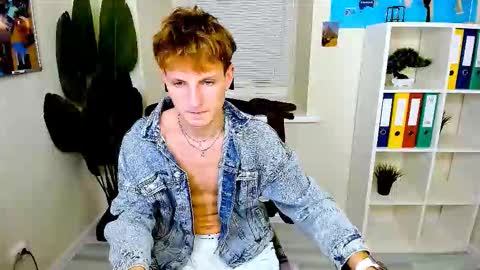 Snapshot of dennis_rodriguez chatting on December 5, 9:00 pm Dennis online show from December 5, 9:00 pm