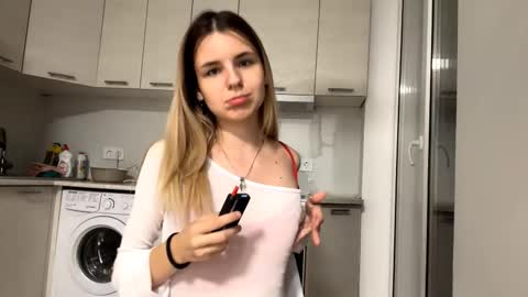 Snapshot of denniskibler chatting on September 14, 6:07 pm Denni online show from September 14, 6:07 pm