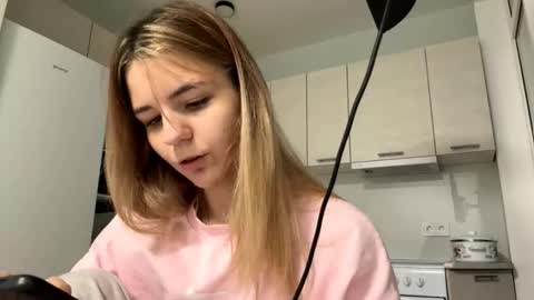 Snapshot of denniskibler chatting on October 7, 5:21 pm Denni online show from October 7, 5:21 pm