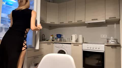 Snapshot of denniskibler chatting on October 9, 5:22 pm Denni online show from October 9, 5:22 pm