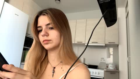 Snapshot of denniskibler chatting on November 1, 12:40 pm Denni online show from November 1, 12:40 pm