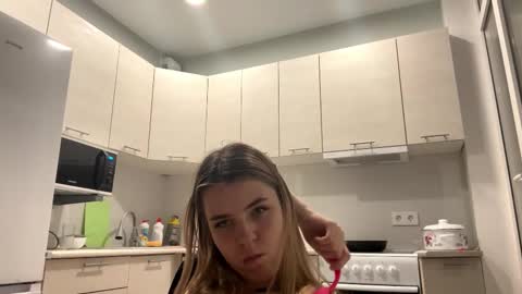 Snapshot of denniskibler chatting on November 8, 3:45 pm Denni online show from November 8, 3:45 pm