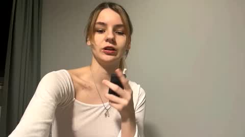 Snapshot of denniskibler chatting on December 3, 6:39 pm Denni online show from December 3, 6:39 pm