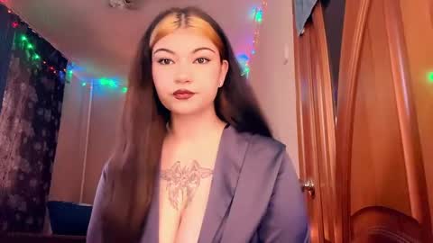 Leila online show from May 19, 1:39 pm