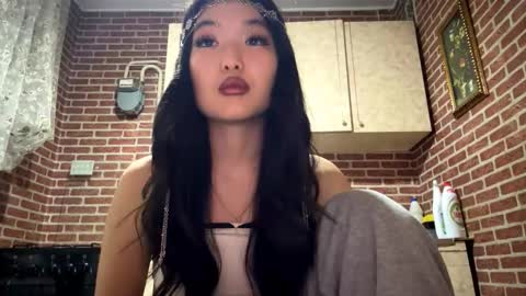 Snapshot of denysebernacchi chatting on December 21, 2:24 pm Emma online show from December 21, 2:24 pm