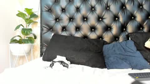 denzelrios online show from April 9, 6:19 am