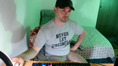 Dereck Mills3 online show from April 9, 2:00 am