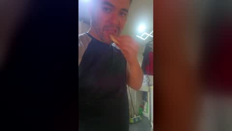 Dereck Mills3 online show from April 15, 2:46 pm