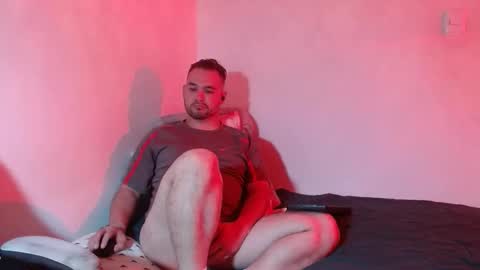 Snapshot of dereck_mills3 chatting on April 25, 3:31 am Dereck Mills3 online show from April 25, 3:31 am