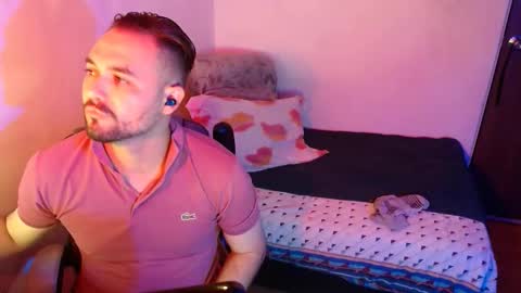 Snapshot of dereck_mills3 chatting on May 4, 2:18 am Dereck Mills3 online show from May 4, 2:18 am