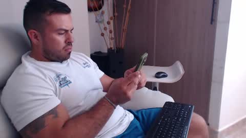 Snapshot of derek_group chatting on July 19, 4:33 pm Derek online show from July 19, 4:33 pm