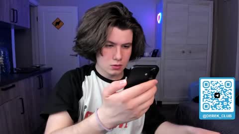 Derek online show from May 12, 10:29 pm
