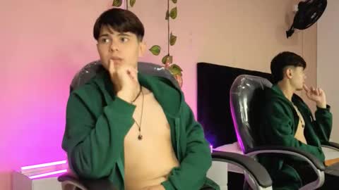 Snapshot of derek_sinn chatting on February 4, 5:52 pm derek_sinn online show from February 4, 5:52 pm