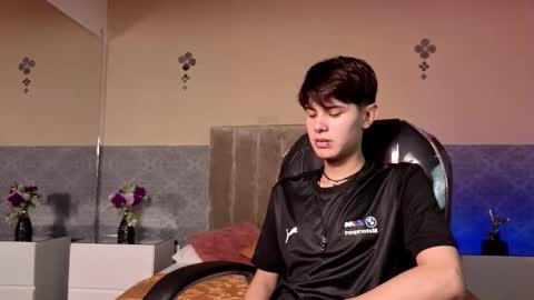 Snapshot of derek_sinn chatting on February 11, 8:25 pm derek_sinn online show from February 11, 8:25 pm