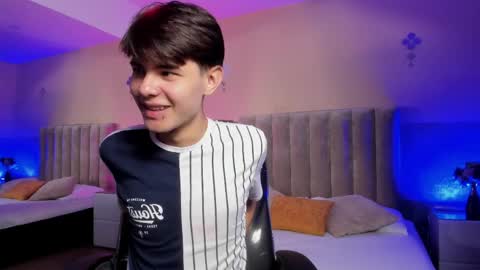 derek_sinn online show from April 8, 8:53 pm