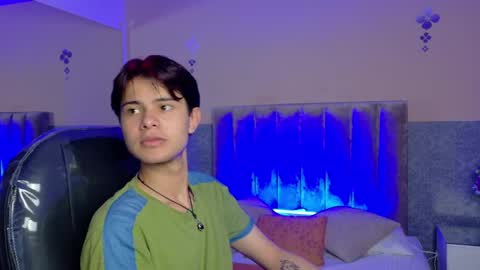derek_sinn online show from May 31, 8:21 am