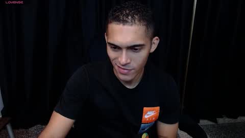 Snapshot of derek_storm_ chatting on November 15, 10:56 am D E R E K online show from November 15, 10:56 am