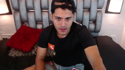 D E R E K online show from April 8, 11:32 am