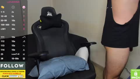 Derekcb online show from April 17, 12:52 pm