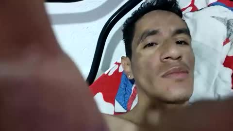 Snapshot of derekcolom chatting on March 18, 8:01 pm Dereck online show from March 18, 8:01 pm