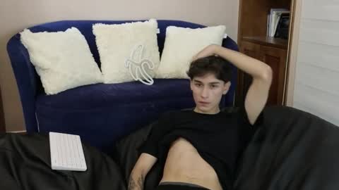 Snapshot of derekswan chatting on November 12, 11:36 pm Derek online show from November 12, 11:36 pm