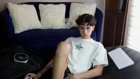 Snapshot of derekswan chatting on November 15, 3:52 pm Derek online show from November 15, 3:52 pm