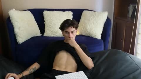 Snapshot of derekswan chatting on November 17, 1:39 pm Derek online show from November 17, 1:39 pm