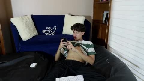 Snapshot of derekswan chatting on November 21, 9:57 pm Derek online show from November 21, 9:57 pm