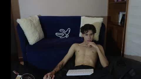 Snapshot of derekswan chatting on November 29, 11:19 pm Derek online show from November 29, 11:19 pm