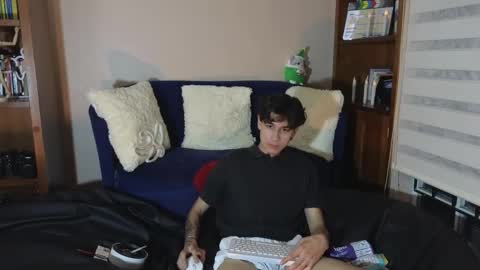 Snapshot of derekswan chatting on December 21, 12:07 am Derek online show from December 21, 12:07 am