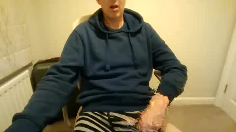 Snapshot of derelictguy chatting on December 17, 4:00 pm derelictguy online show from December 17, 4:00 pm