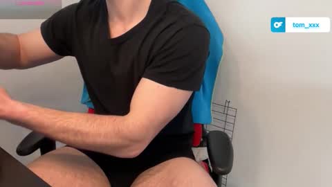 Snapshot of dertom_xxx chatting on April 26, 6:11 am Tom online show from April 26, 6:11 am